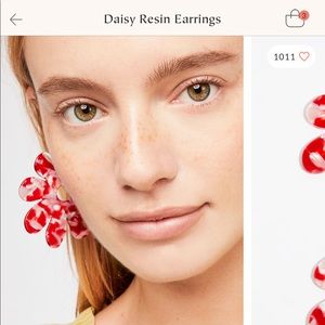 new || FP Daisy Resin Earrings